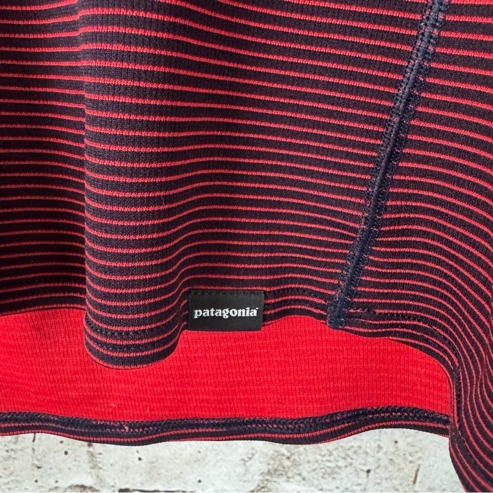 Patagonia Men's Medium Capilene 3 Crew Long Sleeve Shirt Navy Blue Red Stripe M - Picture 2 of 7